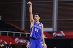 外线开火！郑祺龙半场6中5贡献15分 三分5中4